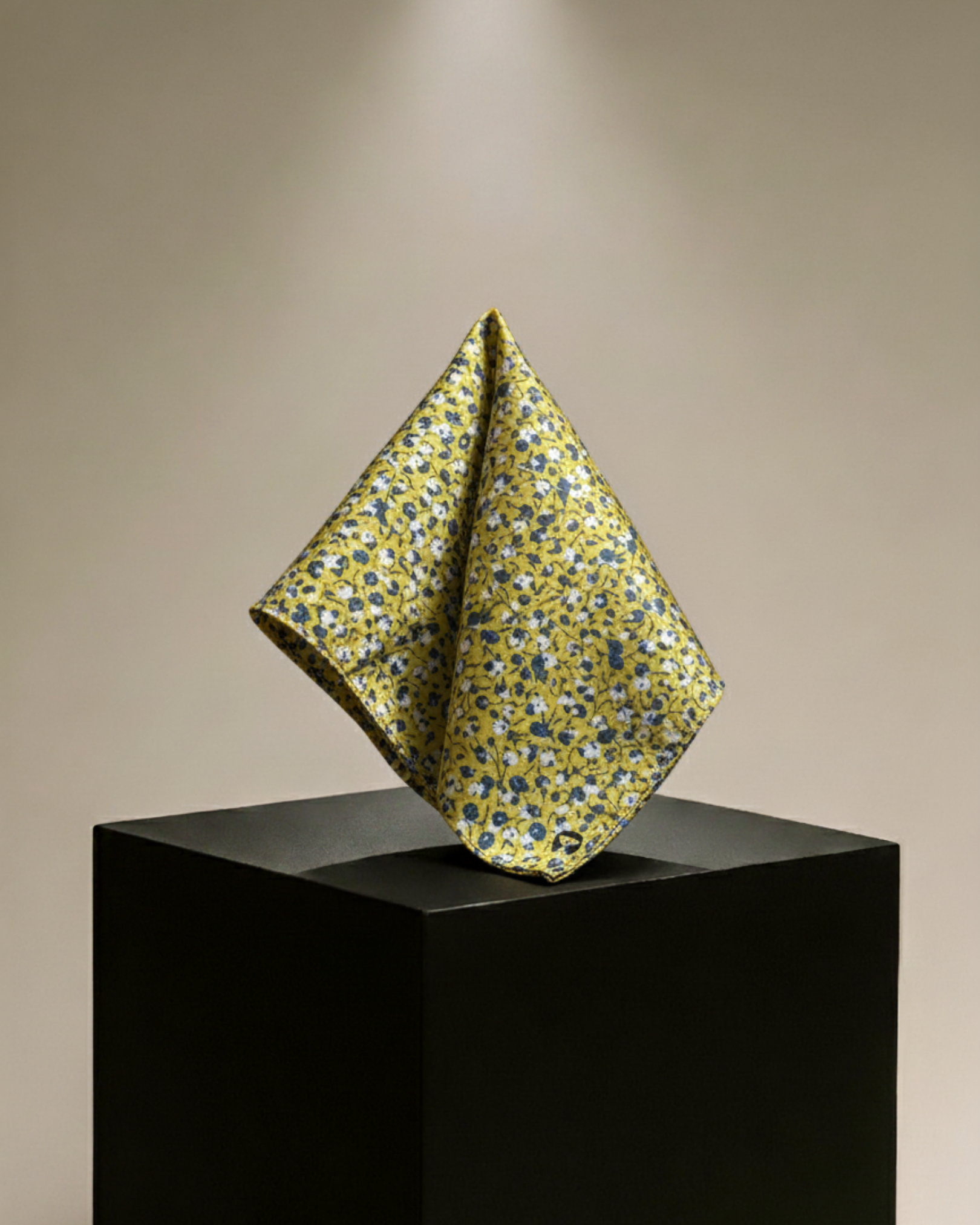 GOLDEN MEADOW POCKET SQUARE (13 -13 INCHES)
