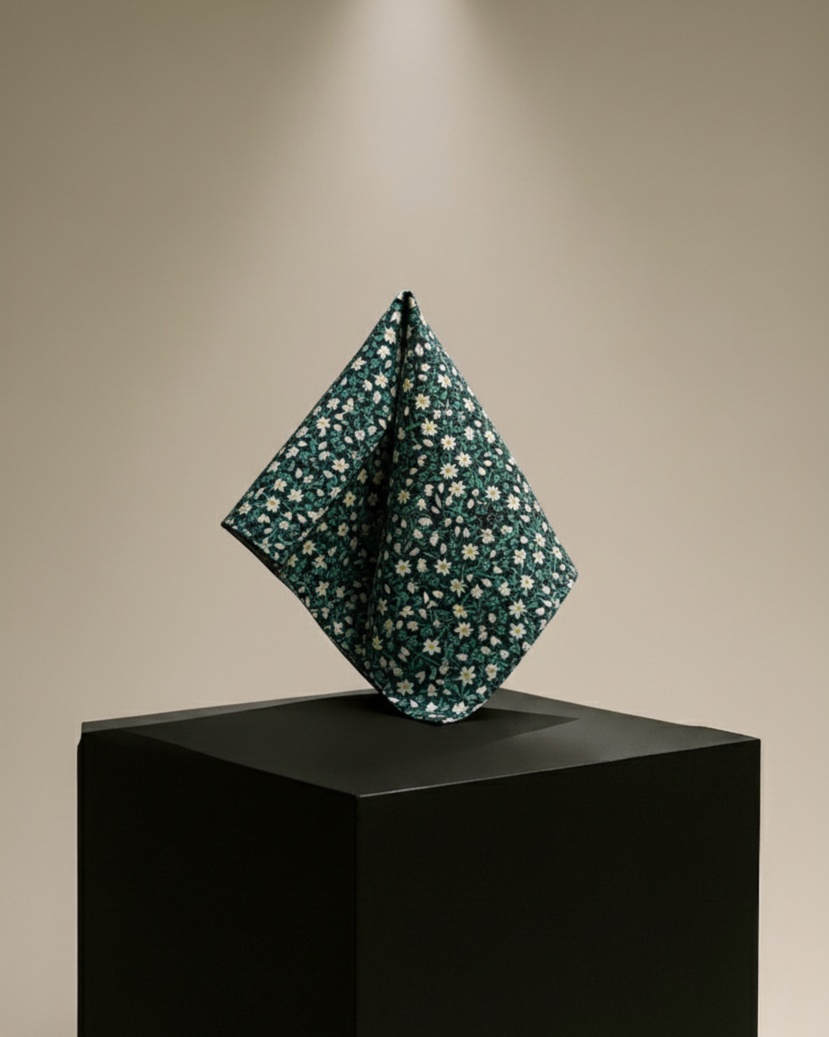 BOTANIC NAVY POCKET SQUARE (13 - 13 INCHES)