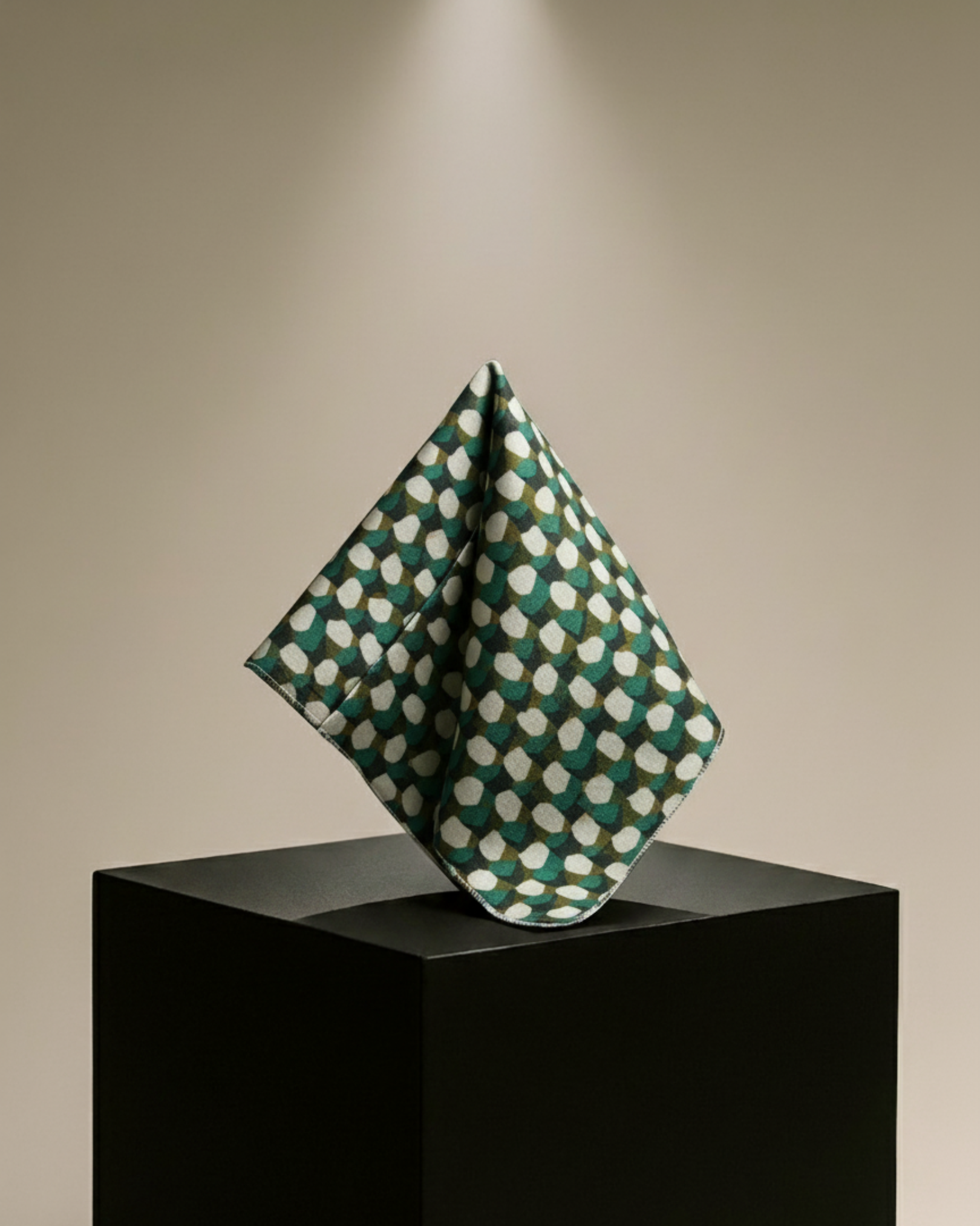 EMERALD GEO POCKET SQUARE (13 - 13 INCHES)