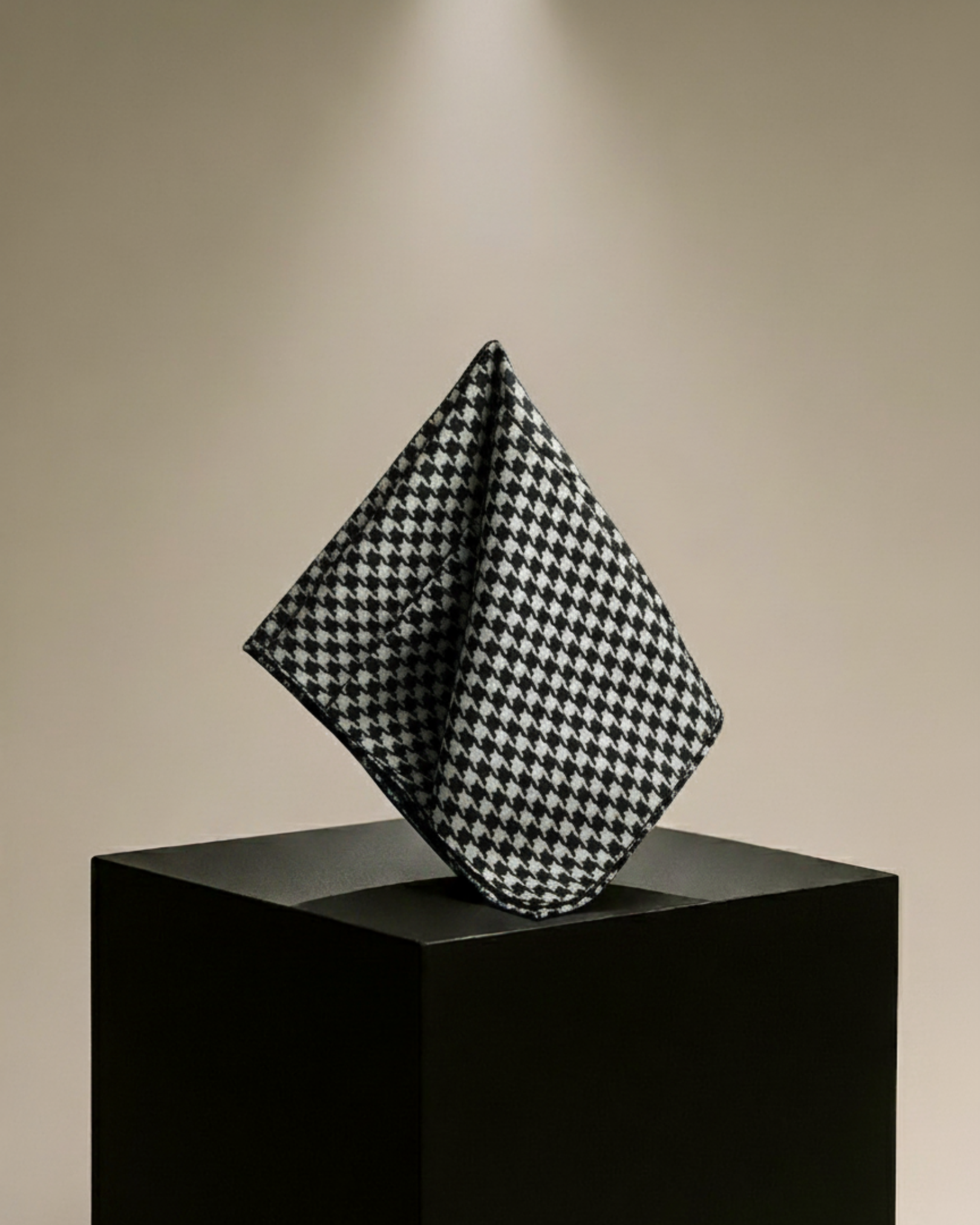 CLASSIC HOUNDSTOOTH POCKET SQUARE (13 - 13 INCHES)