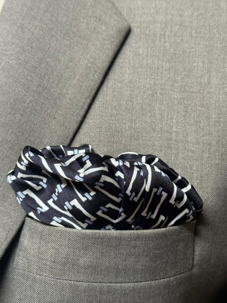 MIDNIGHT GEOMETRY POCKET SQUARE (13 - 13 INCHES)