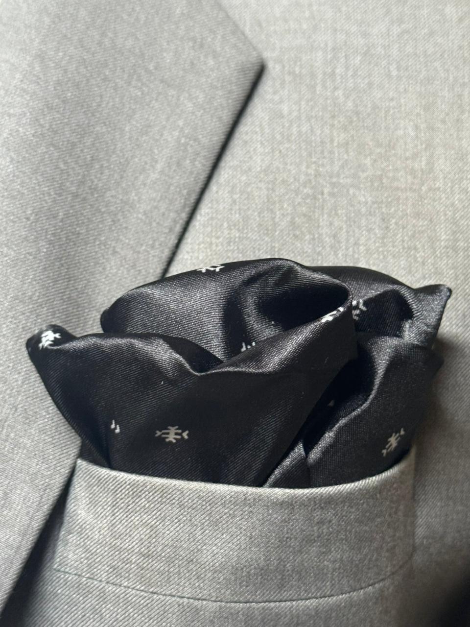 MIDNIGHT MICRO DOT POCKET SQUARE (13 - 13 INCHES)