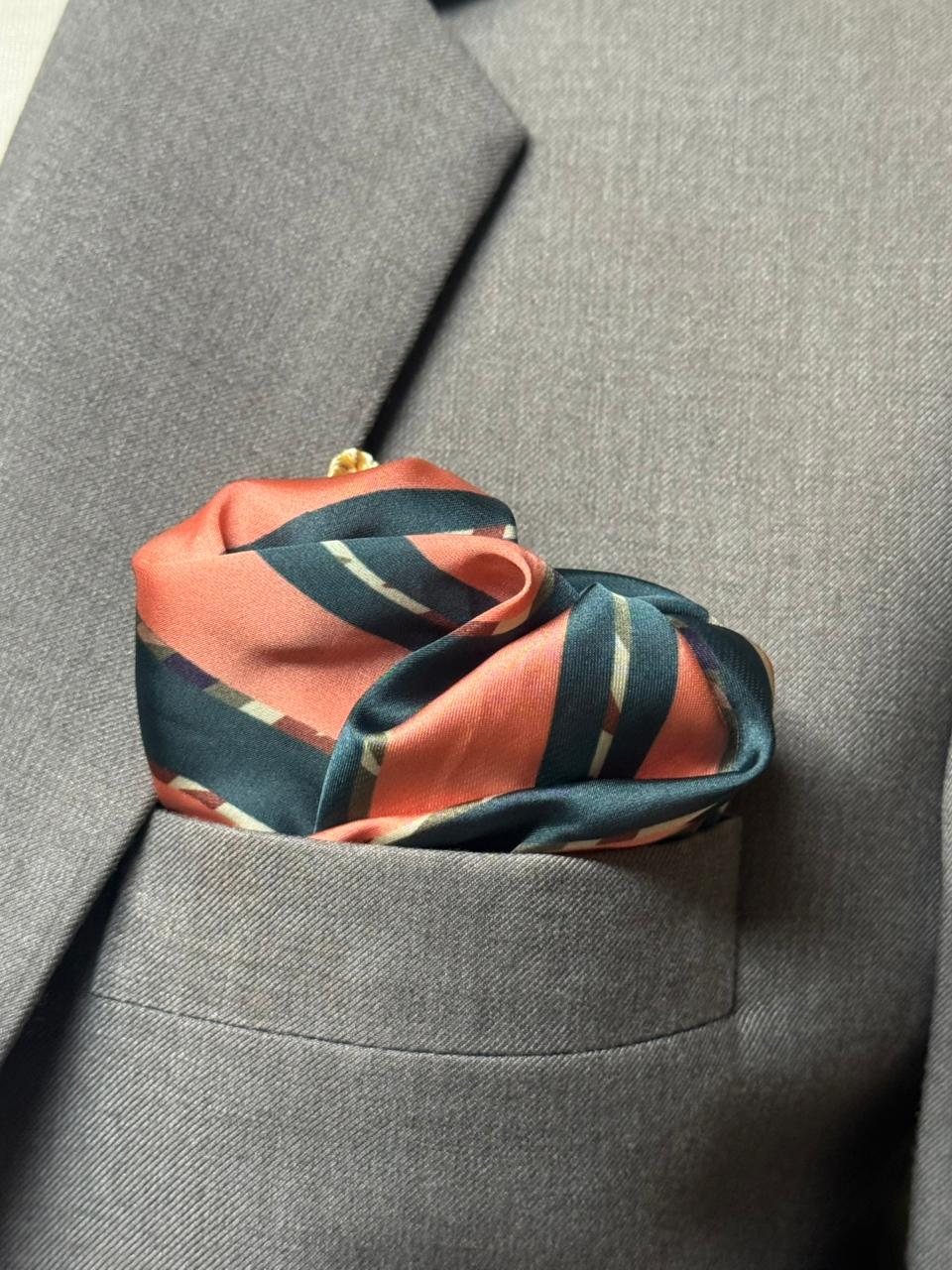 AMBER NOIR STRIPE POCKET SQUARE (13 - 13 INCHES)